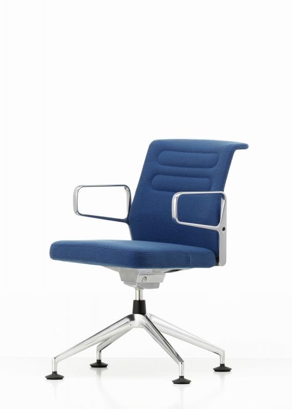 Blauer AC5 Meet Bürodrehstuhl von Vitra mit Armlehnen und Chromfußkreuz, ergonomischer Bürostuhl.